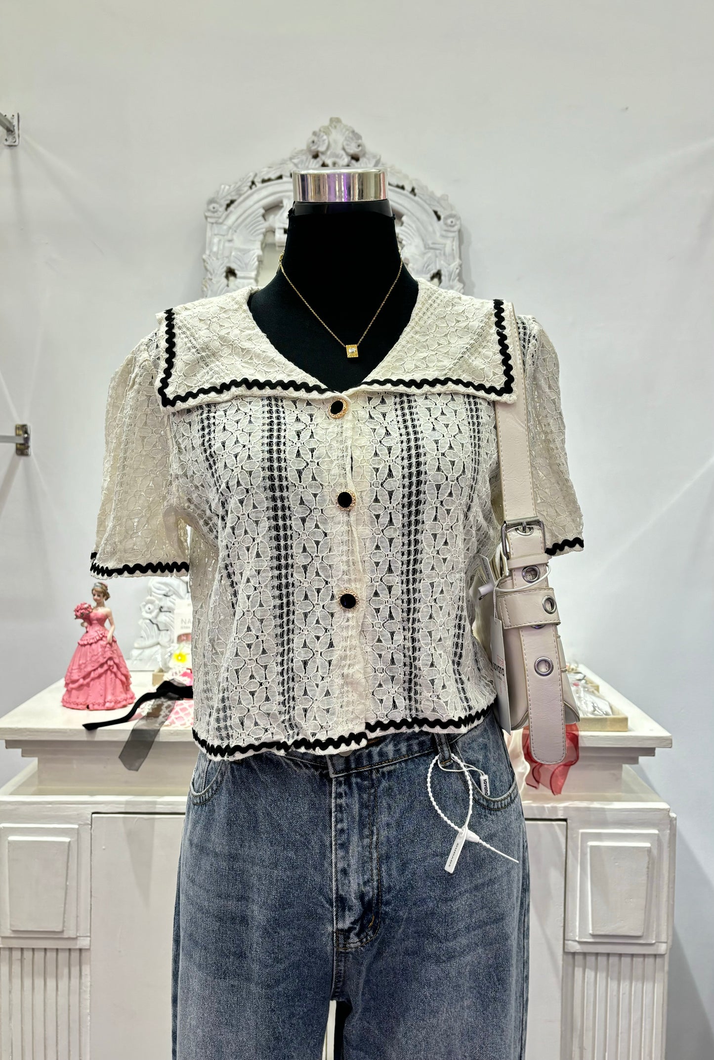 Pretty white Korean top