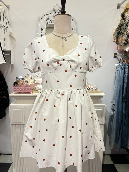 Pretty white strawberry dress💝