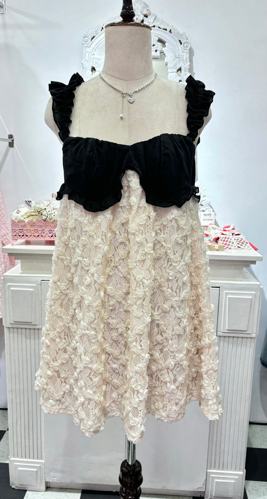 Poppy cream and black mini dress🌸